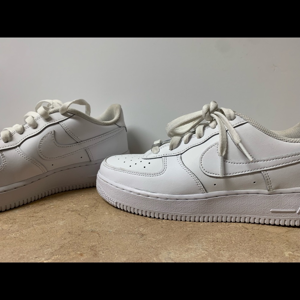 Nike Air Force 1’s Boys Size 6.5 - Picture 6 of 7
